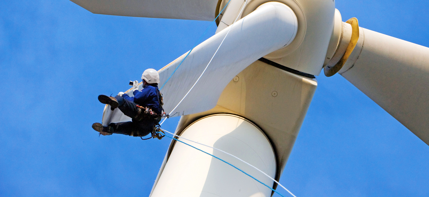 rope-access-on-wind-turbine.jpg?anchor=center&mode=crop&width=1500&height=600&rnd=132150168865730000